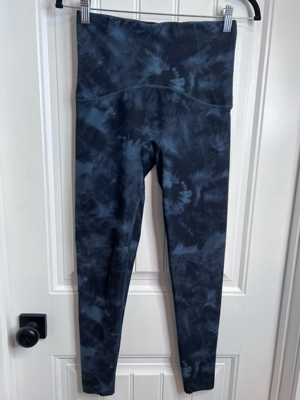 SPANX Booty Boost High-Waist Navy Blue Tie-Dye Raw Hem Leggings. Size Medium.